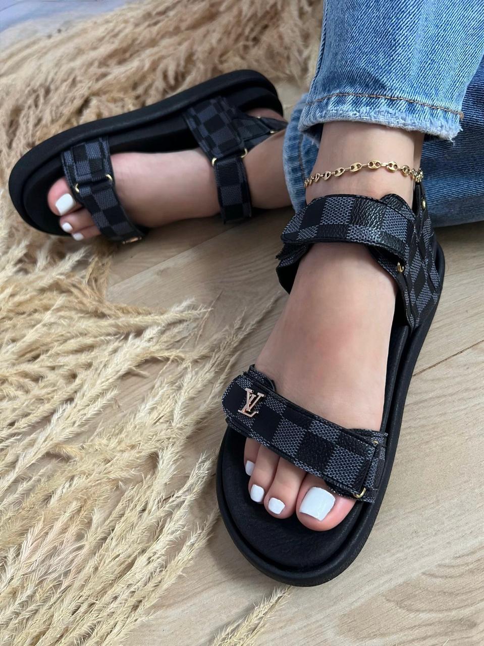 Sandalia cuadros LV